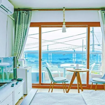 Hotel Jeju Yongdam House